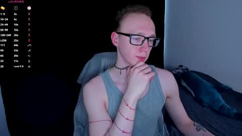 Snapshot of alex_silent chatting on April 23, 12:29 pm alex_silent online show from April 23, 12:29 pm