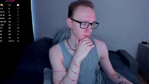 Snapshot of alex_silent chatting on April 24, 8:50 am alex_silent online show from April 24, 8:50 am
