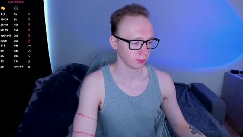 Snapshot of alex_silent chatting on April 25, 8:17 am alex_silent online show from April 25, 8:17 am