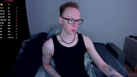 Snapshot of alex_silent chatting on April 25, 3:31 pm alex_silent online show from April 25, 3:31 pm
