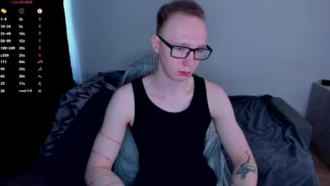 Snapshot of alex_silent chatting on April 26, 7:50 am alex_silent online show from April 26, 7:50 am