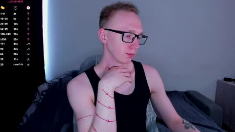 Snapshot of alex_silent chatting on April 27, 6:44 am alex_silent online show from April 27, 6:44 am