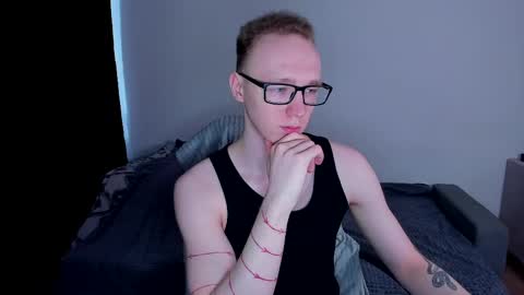 Snapshot of alex_silent chatting on April 28, 10:09 am alex_silent online show from April 28, 10:09 am