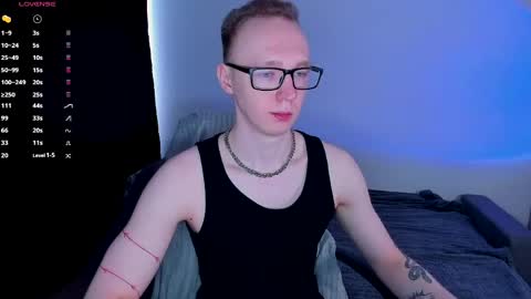 Snapshot of alex_silent chatting on April 30, 9:04 am alex_silent online show from April 30, 9:04 am