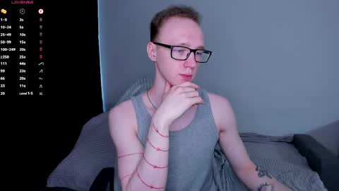 Snapshot of alex_silent chatting on May 16, 12:48 pm alex_silent online show from May 16, 12:48 pm