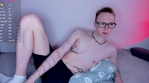 Snapshot of alex_silent chatting on May 18, 12:55 pm alex_silent online show from May 18, 12:55 pm