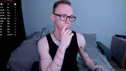 Snapshot of alex_silent chatting on June 4, 4:24 pm alex_silent online show from June 4, 4:24 pm