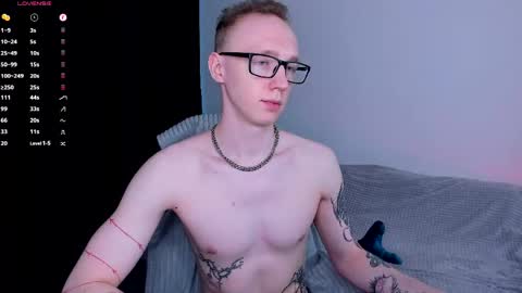 Snapshot of alex_silent chatting on June 5, 4:24 pm alex_silent online show from June 5, 4:24 pm