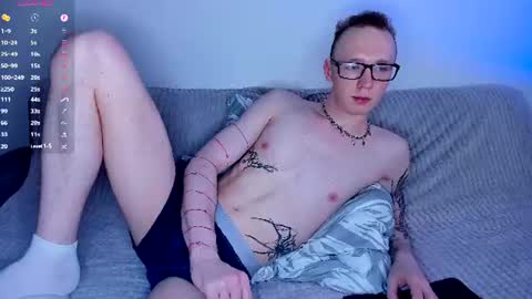 Snapshot of alex_silent chatting on June 17, 6:42 pm alex_silent online show from June 17, 6:42 pm