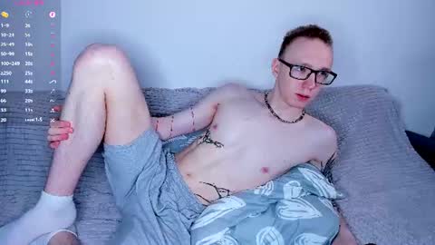 Snapshot of alex_silent chatting on June 19, 11:47 am alex_silent online show from June 19, 11:47 am