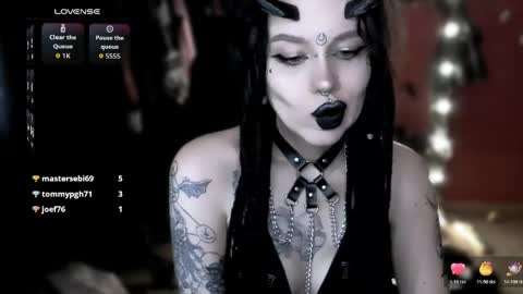 Snapshot of alex_succubus chatting on June 7, 5:44 am Alex Succubus online show from June 7, 5:44 am