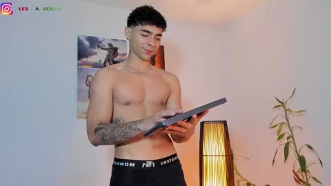 Snapshot of alex_zt7 chatting on June 1, 4:20 pm x online show from June 1, 4:20 pm