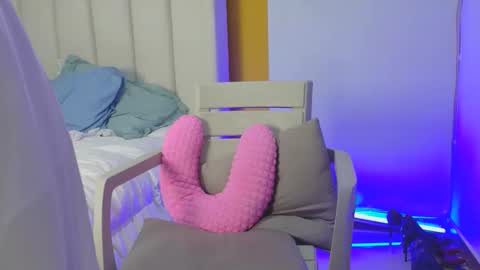 Snapshot of alexa472 chatting on February 3, 6:51 am Alexa online show from February 3, 6:51 am