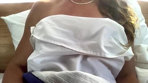 Snapshot of alexa__talkdirtytome chatting on June 6, 1:21 am Alexa online show from June 6, 1:21 am