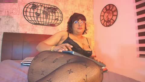 Snapshot of alexa_cruz__ chatting on May 17, 12:01 pm Alexa online show from May 17, 12:01 pm
