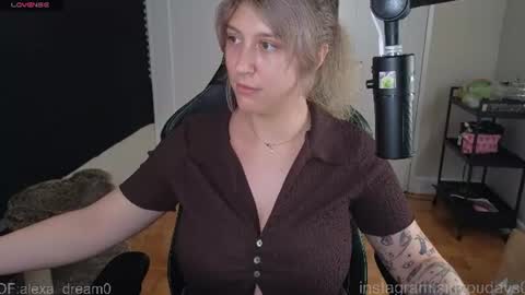 Snapshot of alexa_dream chatting on June 13, 1:14 am dont be afraid to click social media link its working just click on that online show from June 13, 1:14 am