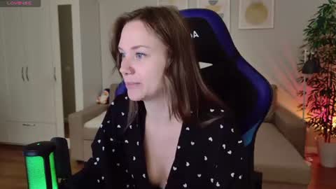 Snapshot of alexa_feels chatting on June 25, 4:22 pm Little Duck homie online show from June 25, 4:22 pm