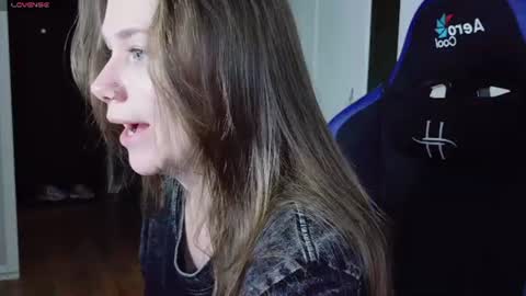 Snapshot of alexa_feels chatting on June 27, 4:45 pm Little Duck homie online show from June 27, 4:45 pm
