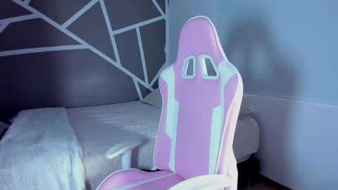 Snapshot of alexa_fox18 chatting on April 14, 6:03 pm Alexa online show from April 14, 6:03 pm