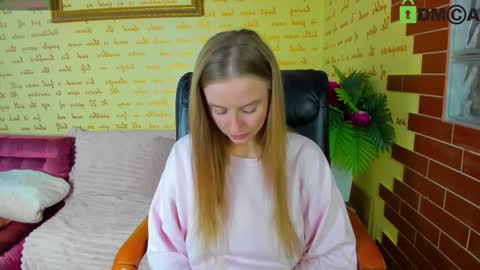 Snapshot of alexa_glory chatting on November 9, 1:53 pm Alexa online show from November 9, 1:53 pm