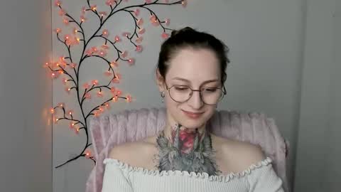 Snapshot of alexa_kittie chatting on April 18, 7:07 pm Alexa online show from April 18, 7:07 pm