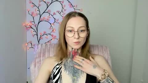 Snapshot of alexa_kittie chatting on April 19, 6:10 pm Alexa online show from April 19, 6:10 pm