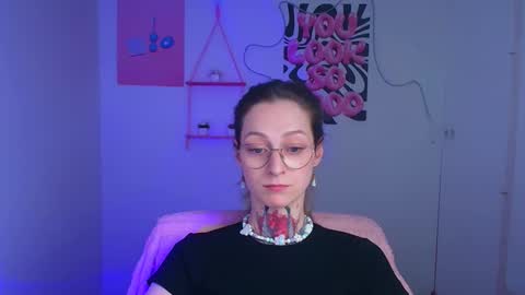 Snapshot of alexa_kittie chatting on April 20, 11:46 am Alexa online show from April 20, 11:46 am