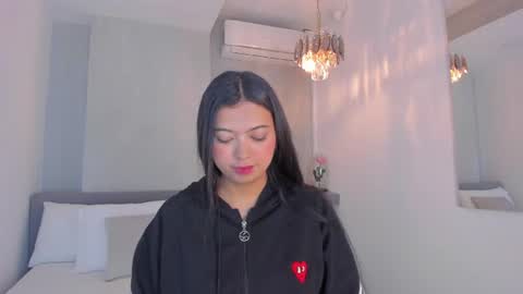 Snapshot of alexa_millers_ chatting on June 19, 1:37 pm Alexa Millers online show from June 19, 1:37 pm