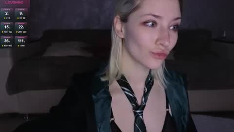 Snapshot of alexa_novak chatting on December 15, 3:22 am Alexa online show from December 15, 3:22 am