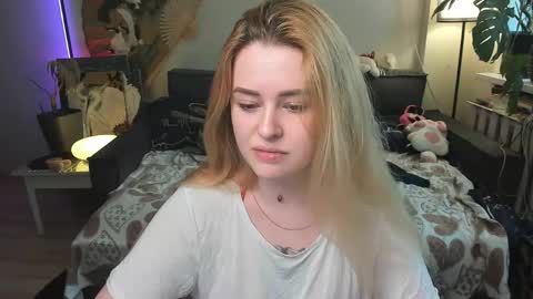 Snapshot of alexa_pirs chatting on April 19, 1:21 pm alexa_pirs online show from April 19, 1:21 pm
