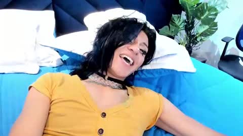 Snapshot of alexa_vandercloude chatting on February 6, 12:22 am alexa_vandercloude online show from February 6, 12:22 am