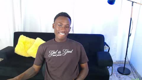 Snapshot of alexaandro18 chatting on May 23, 1:37 pm Alexandro online show from May 23, 1:37 pm