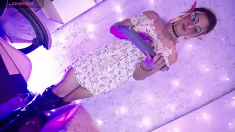 alexaavandercloude online show from April 28, 10:15 pm
