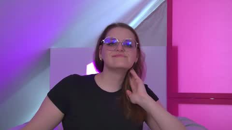 AlexaAvery online show from June 3, 2:33 pm