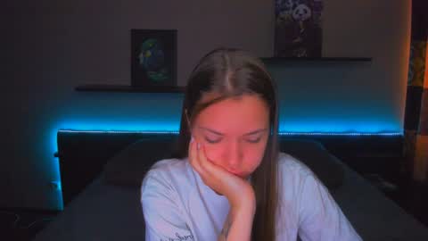 Snapshot of alexabarkley chatting on June 5, 12:50 am angel online show from June 5, 12:50 am