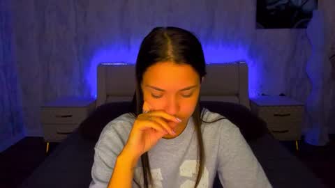 Snapshot of alexabarkley chatting on July 15, 12:49 am angel online show from July 15, 12:49 am