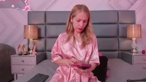 Snapshot of alexafoxx_ chatting on April 18, 12:31 pm online show from April 18, 12:31 pm