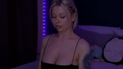 Snapshot of alexamason chatting on April 28, 2:27 am Alexa Mason online show from April 28, 2:27 am