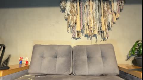 Snapshot of alexanddani chatting on December 4, 5:27 am Alex Dani online show from December 4, 5:27 am