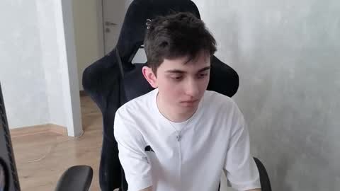 Snapshot of alexander_18_xxl chatting on April 5, 8:33 am Alexander online show from April 5, 8:33 am