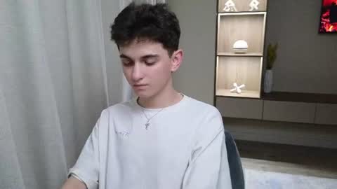 Snapshot of alexander_18_xxl chatting on June 25, 5:39 pm Alexander online show from June 25, 5:39 pm