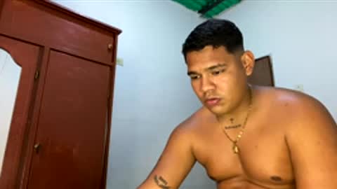 Snapshot of alexander_kross chatting on February 3, 3:28 pm Alex kross online show from February 3, 3:28 pm