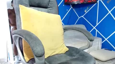 alexander online show from November 18, 1:04 pm