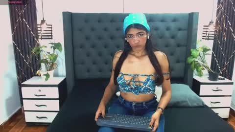 Snapshot of alexandra_castle chatting on June 23, 3:59 am MAMASITA online show from June 23, 3:59 am