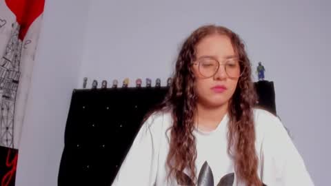 Snapshot of alexandra_clauss chatting on June 17, 11:05 pm alexandra clauss online show from June 17, 11:05 pm