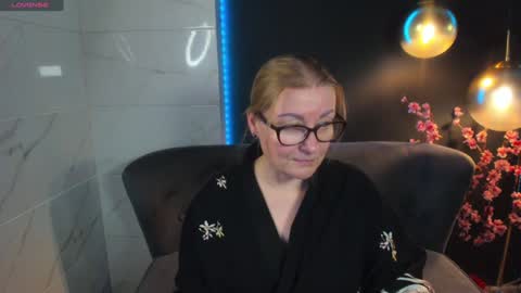 Snapshot of alexandra_kind chatting on December 29, 2:17 am Alexandra online show from December 29, 2:17 am