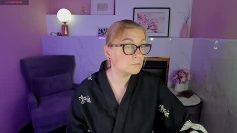 Snapshot of alexandra_kind chatting on January 8, 5:05 pm Alexandra online show from January 8, 5:05 pm