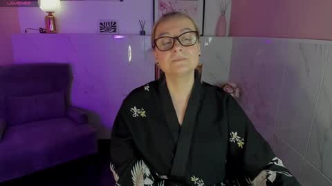 Snapshot of alexandra_kind chatting on January 18, 2:25 am Alexandra online show from January 18, 2:25 am