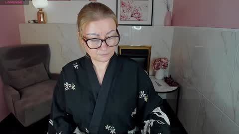 Snapshot of alexandra_kind chatting on January 30, 8:42 pm Alexandra online show from January 30, 8:42 pm