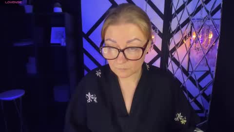 Snapshot of alexandra_kind chatting on February 15, 1:42 am Alexandra online show from February 15, 1:42 am